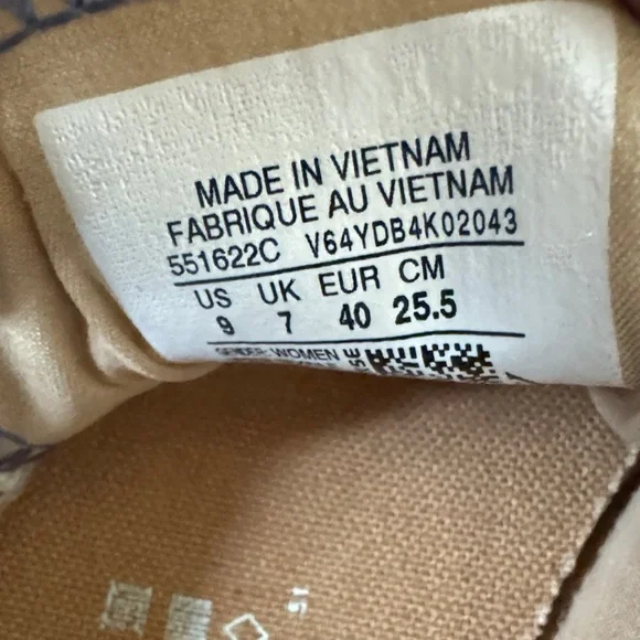 Converse Navy and Tan Sneakers, Women’s Sz 9 - Picture 12 of 13